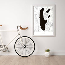 Lade das Bild in den Galerie-Viewer, Ammersee Light Poster - Minimal - Vorschau in einem hellen Zimmer mit Fahrrad an Wand angelehnt