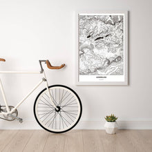 Lade das Bild in den Galerie-Viewer, Ausseerland Light Poster - Minimal - Vorschau in einem hellen Zimmer mit Fahrrad an Wand angelehnt