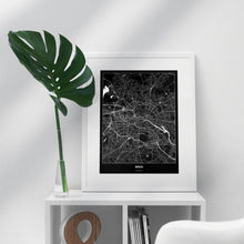 Lade das Bild in den Galerie-Viewer, Berlin Dark Poster - Minimal - Vorschau in einem hellen Zimmer auf Möbel positioniert