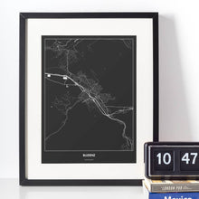 Lade das Bild in den Galerie-Viewer, Bludenz Dark Poster - Minimal - Vorschau vor weißer Wand zusammen mit Dekoartikeln