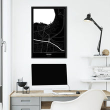 Lade das Bild in den Galerie-Viewer, Bregenz Dark Poster - Minimal - Vorschau über Schreibtisch vor einer weißen Wand