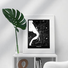 Lade das Bild in den Galerie-Viewer, Bremerhaven Dark Poster - Minimal - Vorschau in einem hellen Zimmer auf Möbel positioniert