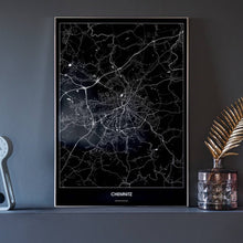 Lade das Bild in den Galerie-Viewer, Chemnitz Dark Poster - Minimal - Vorschau neben Dekoartikeln vor dunkelgrauer Wand