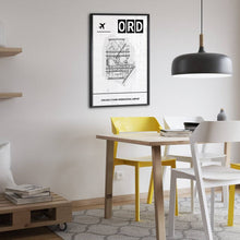 Lade das Bild in den Galerie-Viewer, Chicago O’Hare International Airport (Flughafen ORD / KORD) Light Poster - Minimal - Vorschau in einem modern eingerichtetem Esszimmer