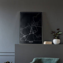 Lade das Bild in den Galerie-Viewer, Eisenstadt Dark Poster - Minimal - Vorschau in einem eleganten Zimmer mit Sessel und grauer Wand