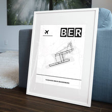 Lade das Bild in den Galerie-Viewer, Flughafen Berlin Brandenburg (BER / EDDB) Light Poster - Minimal - Vorschau in einem Wohnzimmer am Boden aufgestellt und auf der Couch angelehnt