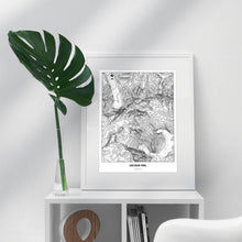 Lade das Bild in den Galerie-Viewer, Großer Priel Light Poster - Minimal - Vorschau in einem hellen Zimmer auf Möbel positioniert