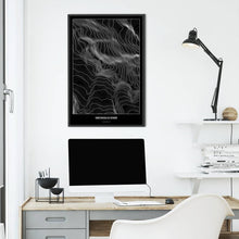 Lade das Bild in den Galerie-Viewer, Großglockner Dark Poster - Minimal - Vorschau über Schreibtisch vor einer weißen Wand
