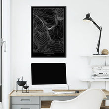 Lade das Bild in den Galerie-Viewer, Großvenediger Dark Poster - Minimal - Vorschau über Schreibtisch vor einer weißen Wand
