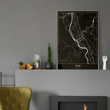 Lade das Bild in den Galerie-Viewer, Hallein Dark Poster - Minimal - Vorschau in einem eleganten Zimmer mit Kamin und grauer Wandfarbe