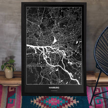Lade das Bild in den Galerie-Viewer, Hamburg Dark Poster - Minimal - Vorschau aufgestellt auf Boden an grauer Wand angelehnt