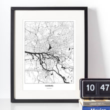 Lade das Bild in den Galerie-Viewer, Hamburg Light Poster - Minimal - Vorschau vor weißer Wand zusammen mit Dekoartikeln