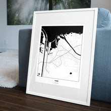 Lade das Bild in den Galerie-Viewer, Hard Light Poster - Minimal - Vorschau in einem Wohnzimmer am Boden aufgestellt und auf der Couch angelehnt