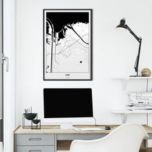 Lade das Bild in den Galerie-Viewer, Hard Light Poster - Minimal - Vorschau über Schreibtisch vor einer weißen Wand