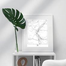 Lade das Bild in den Galerie-Viewer, Jena Light Poster - Minimal - Vorschau in einem hellen Zimmer auf Möbel positioniert