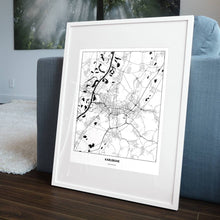 Lade das Bild in den Galerie-Viewer, Karlsruhe Light Poster - Minimal - Vorschau in einem Wohnzimmer am Boden aufgestellt und auf der Couch angelehnt
