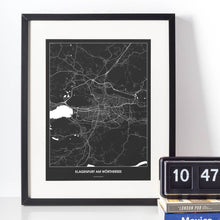 Lade das Bild in den Galerie-Viewer, Klagenfurt am Wörthersee Dark Poster - Minimal - Vorschau vor weißer Wand zusammen mit Dekoartikeln