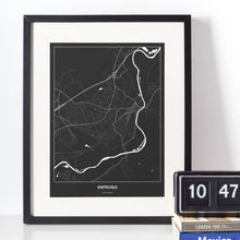 Lade das Bild in den Galerie-Viewer, Knittelfeld Dark Poster - Minimal - Vorschau vor weißer Wand zusammen mit Dekoartikeln