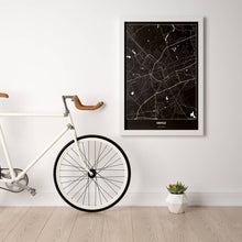Lade das Bild in den Galerie-Viewer, Krefeld Dark Poster - Minimal - Vorschau in einem hellen Zimmer mit Fahrrad an Wand angelehnt
