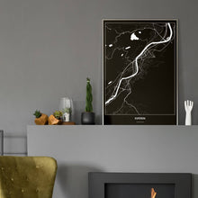Lade das Bild in den Galerie-Viewer, Kufstein Dark Poster - Minimal - Vorschau in einem eleganten Zimmer mit Kamin und grauer Wandfarbe