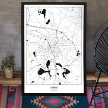 Lade das Bild in den Galerie-Viewer, Leipzig Light Poster - Minimal - Vorschau aufgestellt auf Boden an grauer Wand angelehnt
