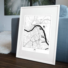 Lade das Bild in den Galerie-Viewer, Linz Light Poster - Minimal - Vorschau in einem Wohnzimmer am Boden aufgestellt und auf der Couch angelehnt