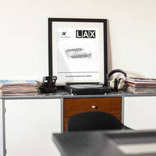 Lade das Bild in den Galerie-Viewer, Los Angeles International Airport (Flughafen LAX / KLAX) Light Poster - Minimal - Vorschau auf einem Tisch mit Plattenspieler und Kamera