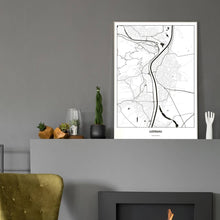 Lade das Bild in den Galerie-Viewer, Lustenau Light Poster - Minimal - Vorschau in einem eleganten Zimmer mit Kamin und grauer Wandfarbe