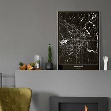 Lade das Bild in den Galerie-Viewer, Minneapolis Dark Poster - Minimal - Vorschau in einem eleganten Zimmer mit Kamin und grauer Wandfarbe