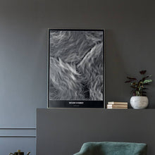 Lade das Bild in den Galerie-Viewer, Mount Everest Dark Poster - Minimal - Vorschau in einem eleganten Zimmer mit Sessel und grauer Wand
