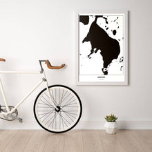 Lade das Bild in den Galerie-Viewer, Müritzsee Light Poster - Minimal - Vorschau in einem hellen Zimmer mit Fahrrad an Wand angelehnt