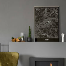 Lade das Bild in den Galerie-Viewer, Ötscher Dark Poster - Minimal - Vorschau in einem eleganten Zimmer mit Kamin und grauer Wandfarbe
