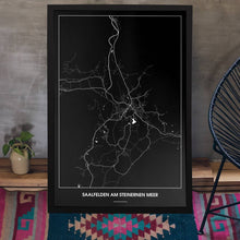 Lade das Bild in den Galerie-Viewer, Saalfelden am Steinernen Meer Dark Poster - Minimal - Vorschau aufgestellt auf Boden an grauer Wand angelehnt