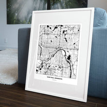 Lade das Bild in den Galerie-Viewer, Saint Paul, Minnesota Light Poster - Minimal - Vorschau in einem Wohnzimmer am Boden aufgestellt und auf der Couch angelehnt