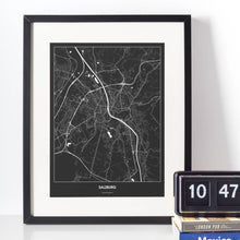 Lade das Bild in den Galerie-Viewer, Salzburg Dark Poster - Minimal - Vorschau vor weißer Wand zusammen mit Dekoartikeln