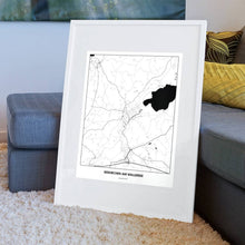 Lade das Bild in den Galerie-Viewer, Seekirchen am Wallersee Light Poster - Minimal - Vorschau am Boden auf Couch angelehnt in einem Wohnzimmer