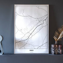 Lade das Bild in den Galerie-Viewer, Ternitz Light Poster - Minimal - Vorschau neben Dekoartikeln vor dunkelgrauer Wand