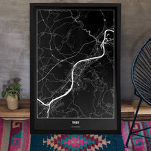 Lade das Bild in den Galerie-Viewer, Trier Dark Poster - Minimal - Vorschau aufgestellt auf Boden an grauer Wand angelehnt