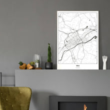 Lade das Bild in den Galerie-Viewer, Wels Light Poster - Minimal - Vorschau in einem eleganten Zimmer mit Kamin und grauer Wandfarbe