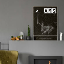 Lade das Bild in den Galerie-Viewer, Amsterdam Schiphol Airport (Flughafen AMS / EHAM) Dark Poster - Minimal - Vorschau in einem eleganten Zimmer mit Kamin und grauer Wandfarbe
