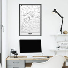 Lade das Bild in den Galerie-Viewer, Amstetten Light Poster - Minimal - Vorschau über Schreibtisch vor einer weißen Wand
