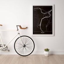 Lade das Bild in den Galerie-Viewer, Bad Ischl Dark Poster - Minimal - Vorschau in einem hellen Zimmer mit Fahrrad an Wand angelehnt
