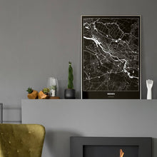Lade das Bild in den Galerie-Viewer, Bremen Dark Poster - Minimal - Vorschau in einem eleganten Zimmer mit Kamin und grauer Wandfarbe

