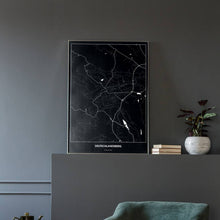 Lade das Bild in den Galerie-Viewer, Deutschlandsberg Dark Poster - Minimal - Vorschau in einem eleganten Zimmer mit Sessel und grauer Wand
