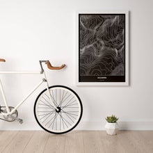 Lade das Bild in den Galerie-Viewer, Dolomiten Dark Poster - Minimal - Vorschau in einem hellen Zimmer mit Fahrrad an Wand angelehnt
