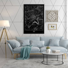 Lade das Bild in den Galerie-Viewer, Essen Dark Poster - Minimal - Vorschau in einem hell eingerichtetem Wohnzimmer

