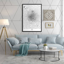 Lade das Bild in den Galerie-Viewer, Fuji Light Poster - Minimal - Vorschau in einem hell eingerichtetem Wohnzimmer
