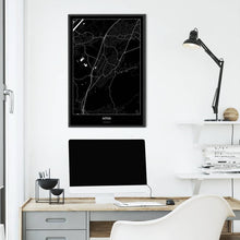 Lade das Bild in den Galerie-Viewer, Götzis Dark Poster - Minimal - Vorschau über Schreibtisch vor einer weißen Wand
