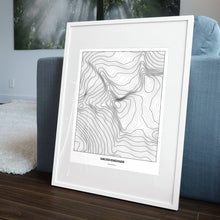 Lade das Bild in den Galerie-Viewer, Großvenediger Light Poster - Minimal - Vorschau in einem Wohnzimmer am Boden aufgestellt und auf der Couch angelehnt
