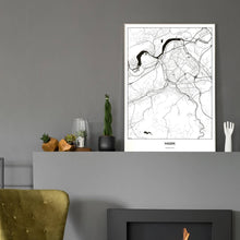 Lade das Bild in den Galerie-Viewer, Hagen Light Poster - Minimal - Vorschau in einem eleganten Zimmer mit Kamin und grauer Wandfarbe

